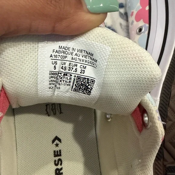 Converse Kids' Floral Sneakers - size 5 kids fits women’s 7 - Picture 5 of 6